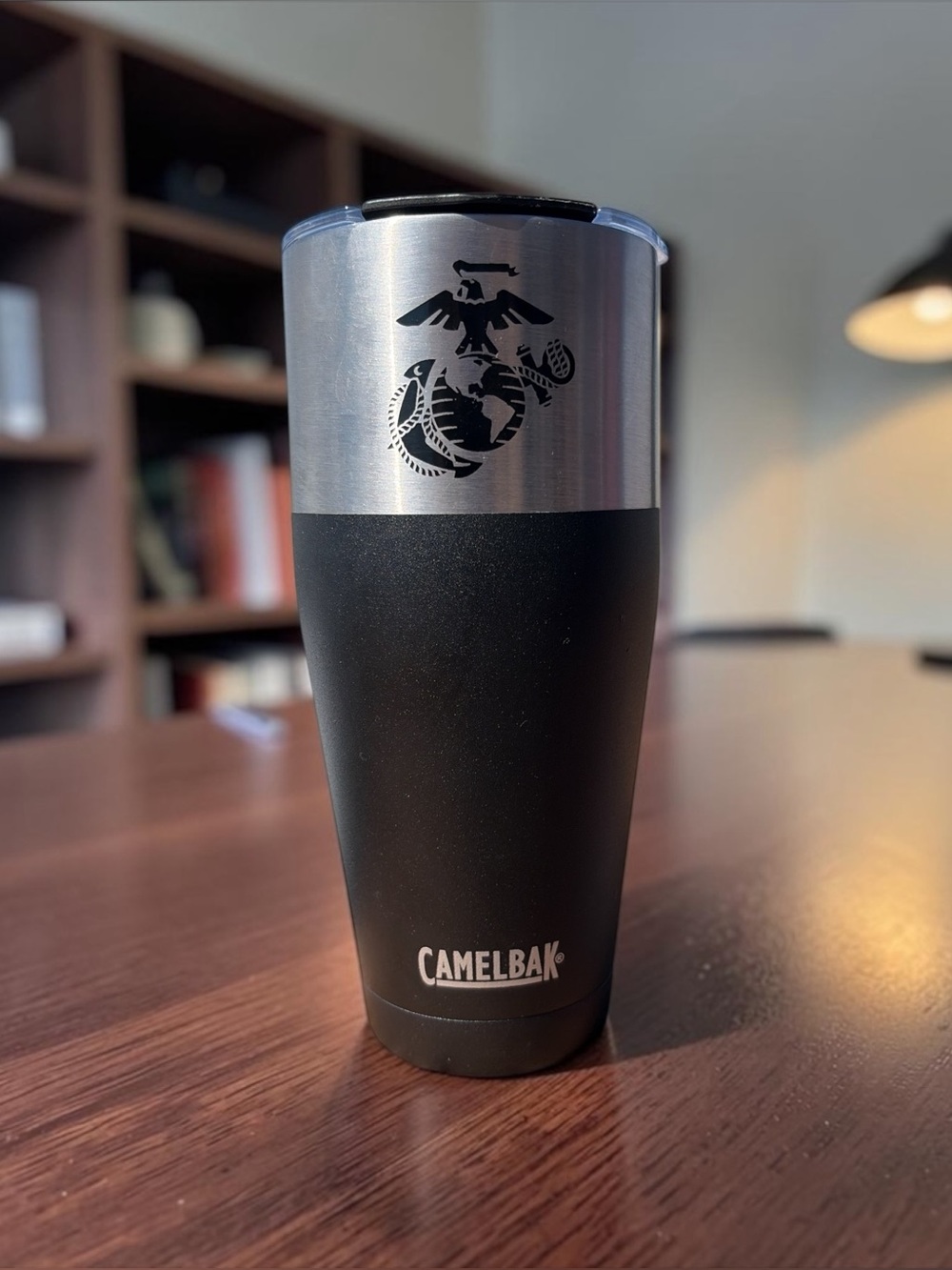 CAMELBAK USMC EAGLE GLOBE AND ANCHOR 30 OZ VACUUM INSULATED TUMBLER
